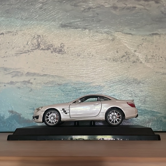 White Mercedes-Benz model SL 65 AMG GUC Arbonne - Picture 1 of 13